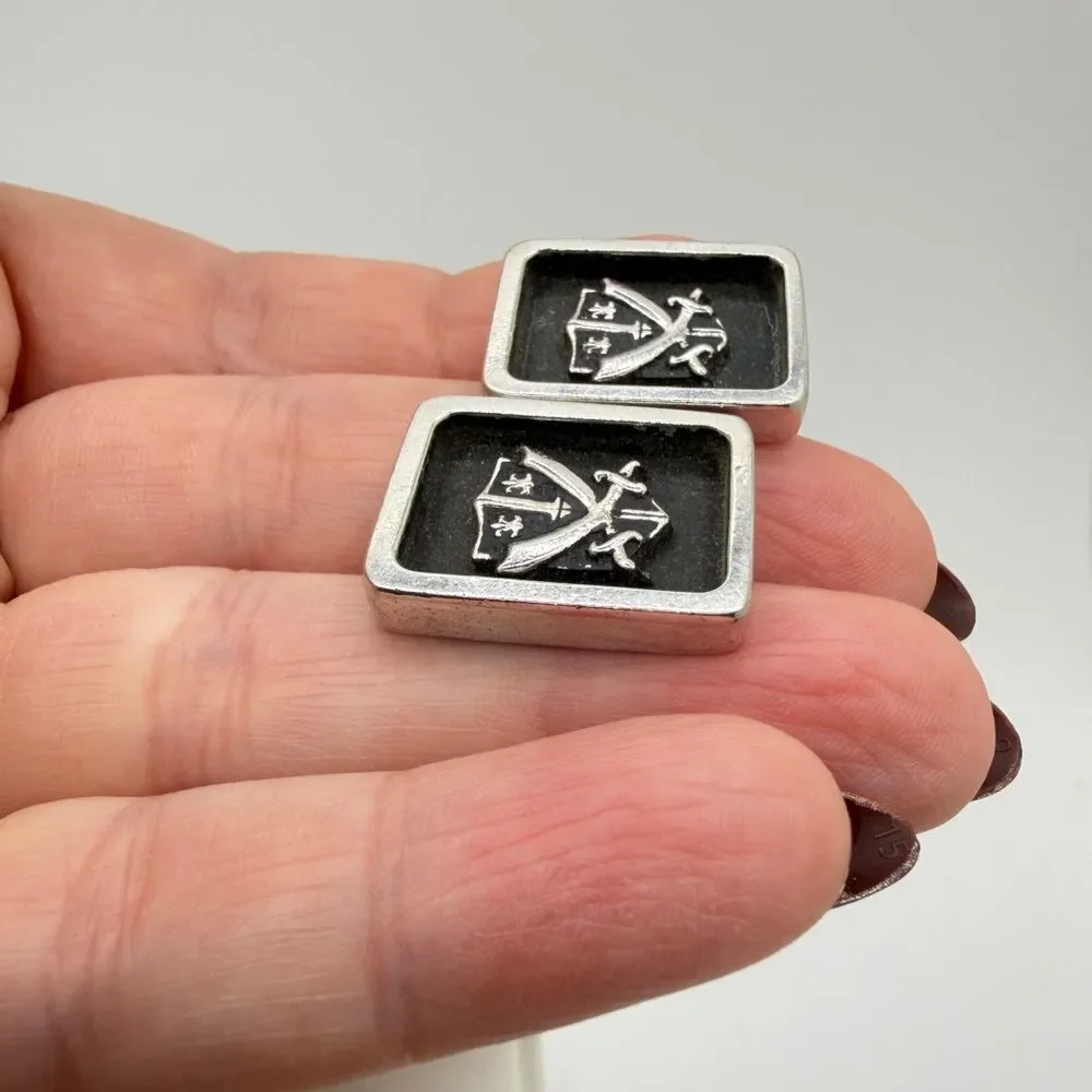 Men's Silver tone metal Swords‎ and Shield cuff links!